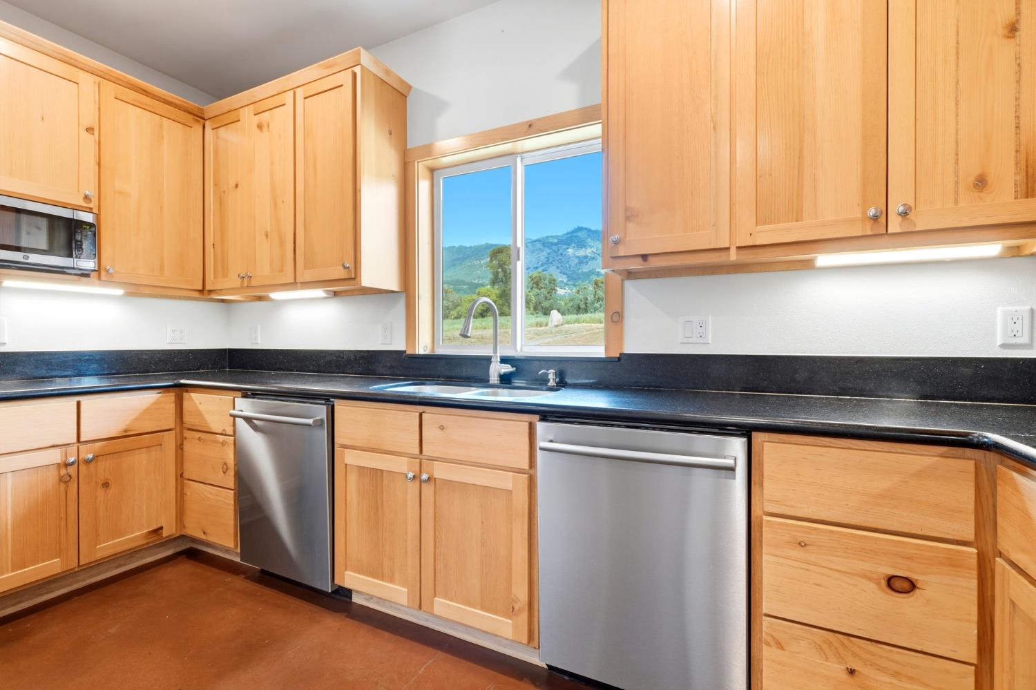 39348 Dunlap Rd, Yokuts Valley, CA 93675