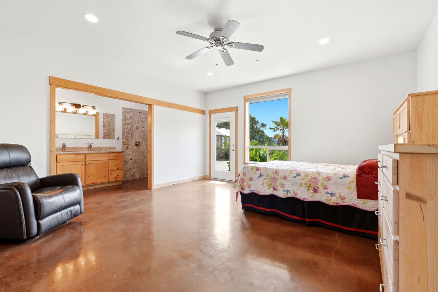 39348 Dunlap Rd, Yokuts Valley, CA 93675