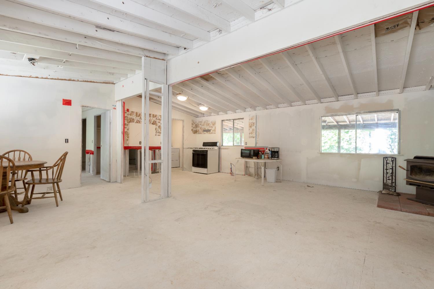 39569 Clover Ln, Yokuts Valley, CA 93675