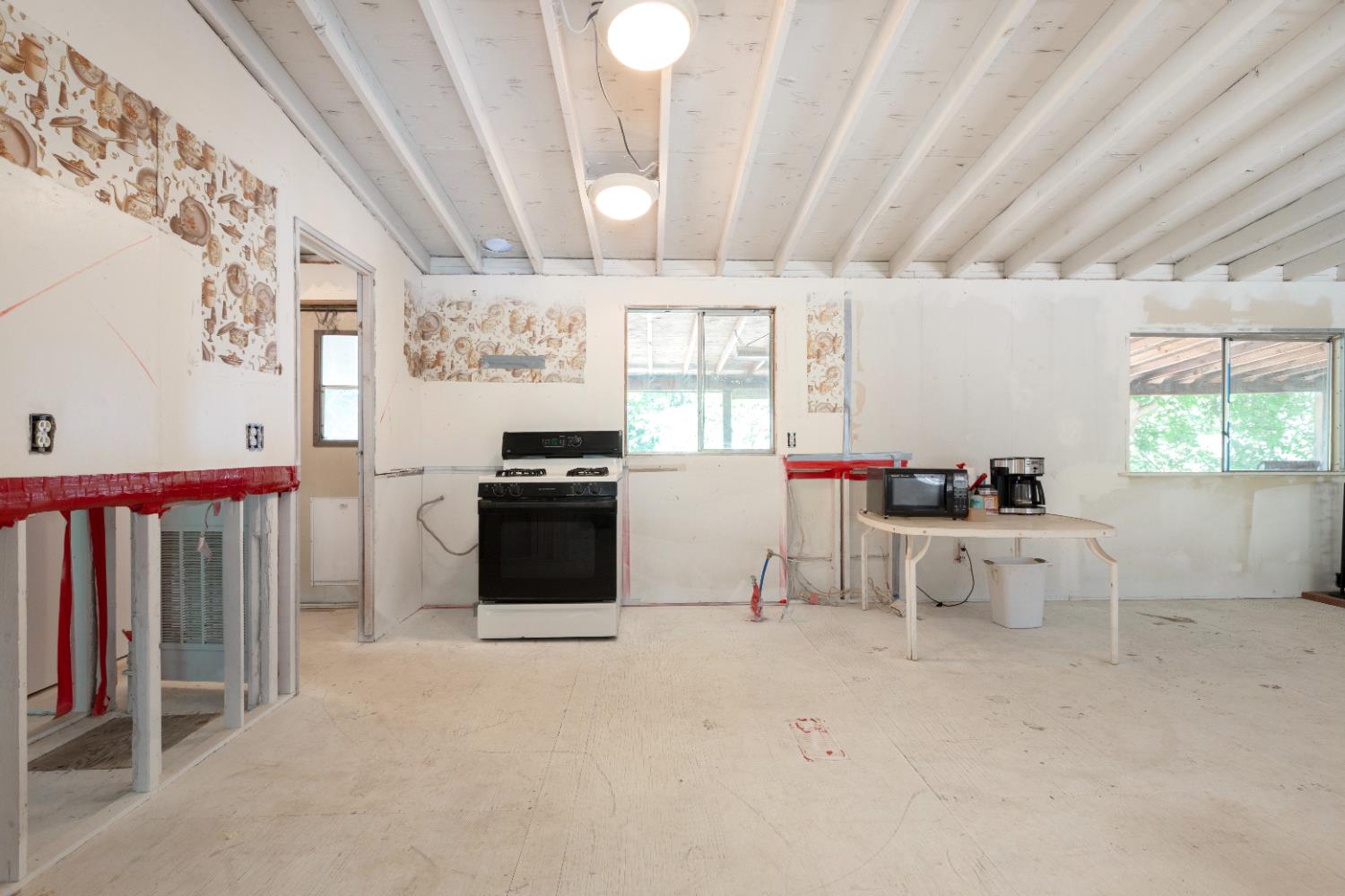 39569 Clover Ln, Yokuts Valley, CA 93675