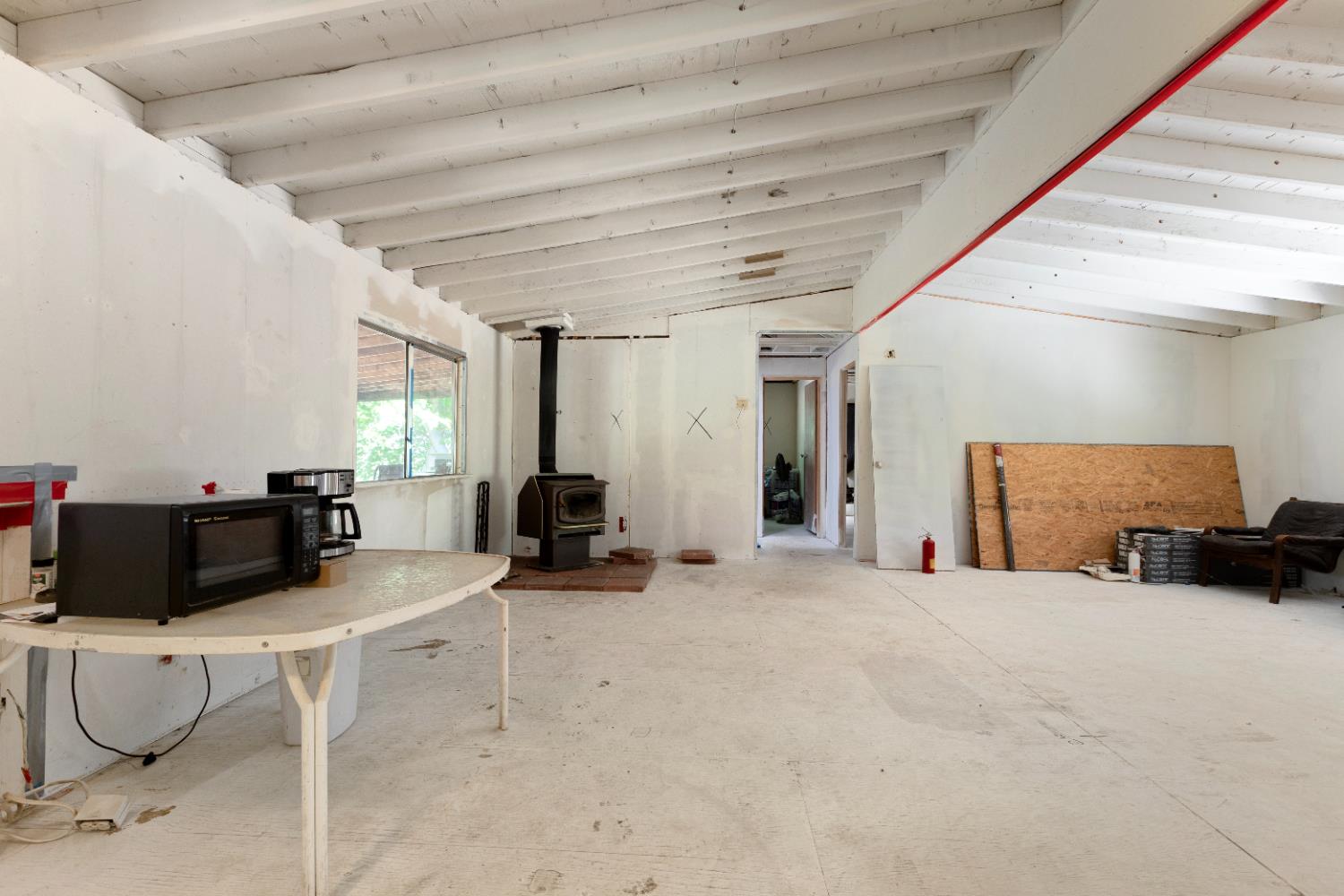 39569 Clover Ln, Yokuts Valley, CA 93675