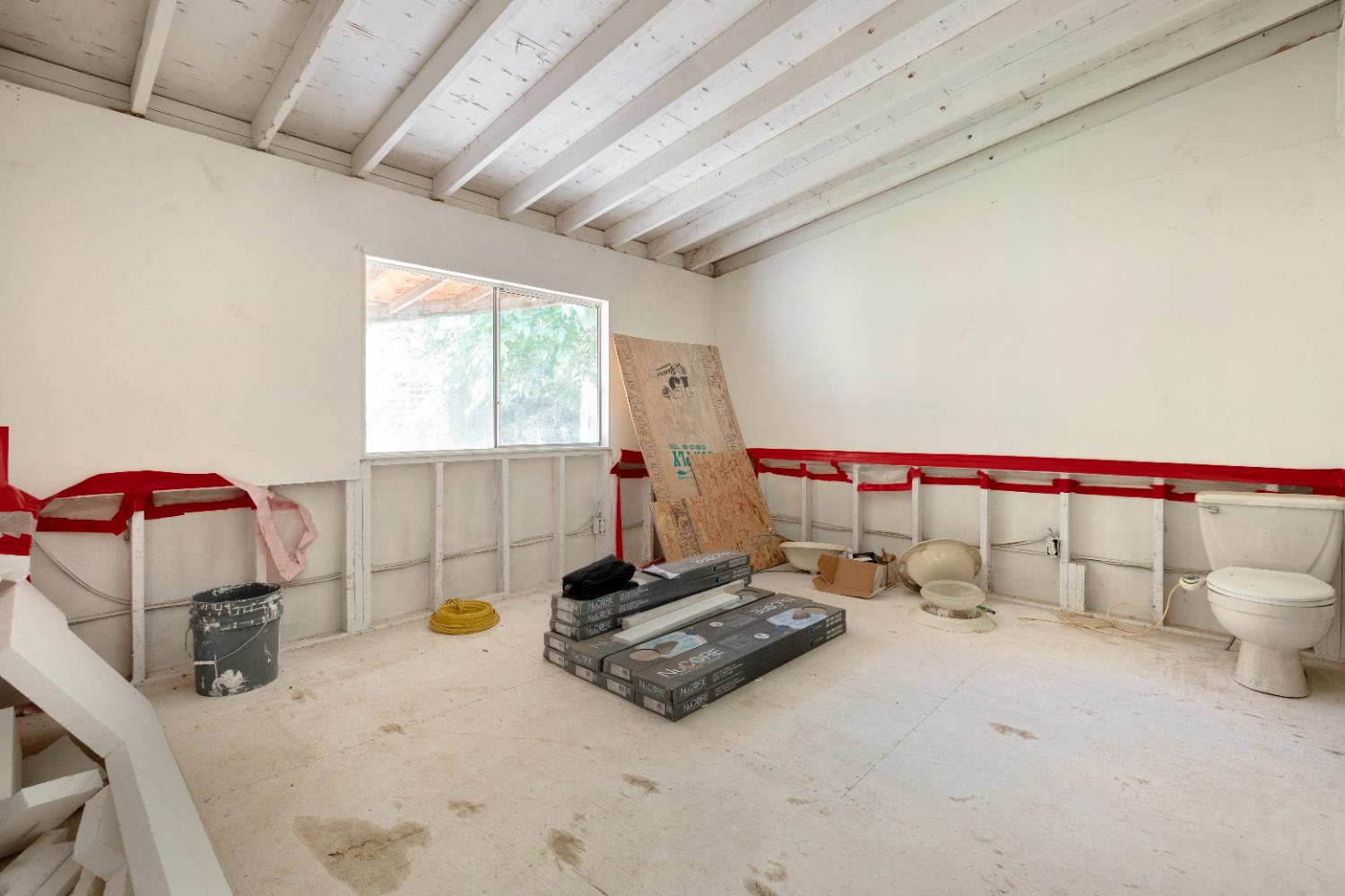 39569 Clover Ln, Yokuts Valley, CA 93675