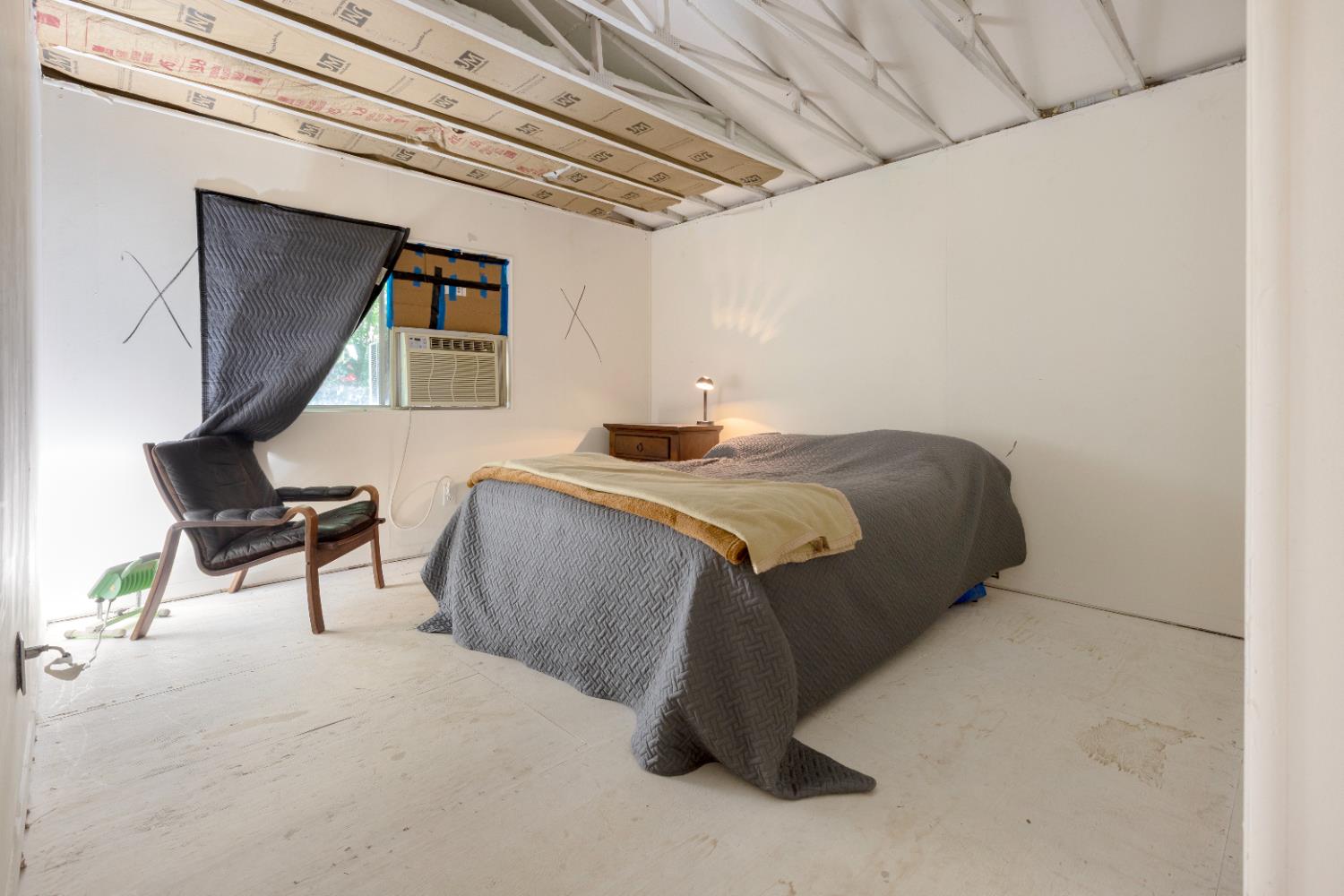 39569 Clover Ln, Yokuts Valley, CA 93675