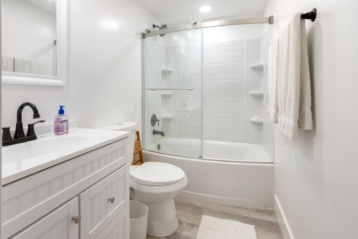 39569 Clover Ln, Yokuts Valley, CA 93675