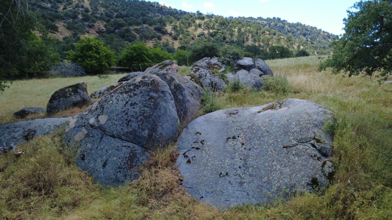 39569 Clover Ln, Yokuts Valley, CA 93675