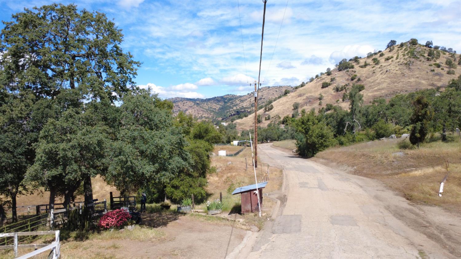 39569 Clover Ln, Yokuts Valley, CA 93675