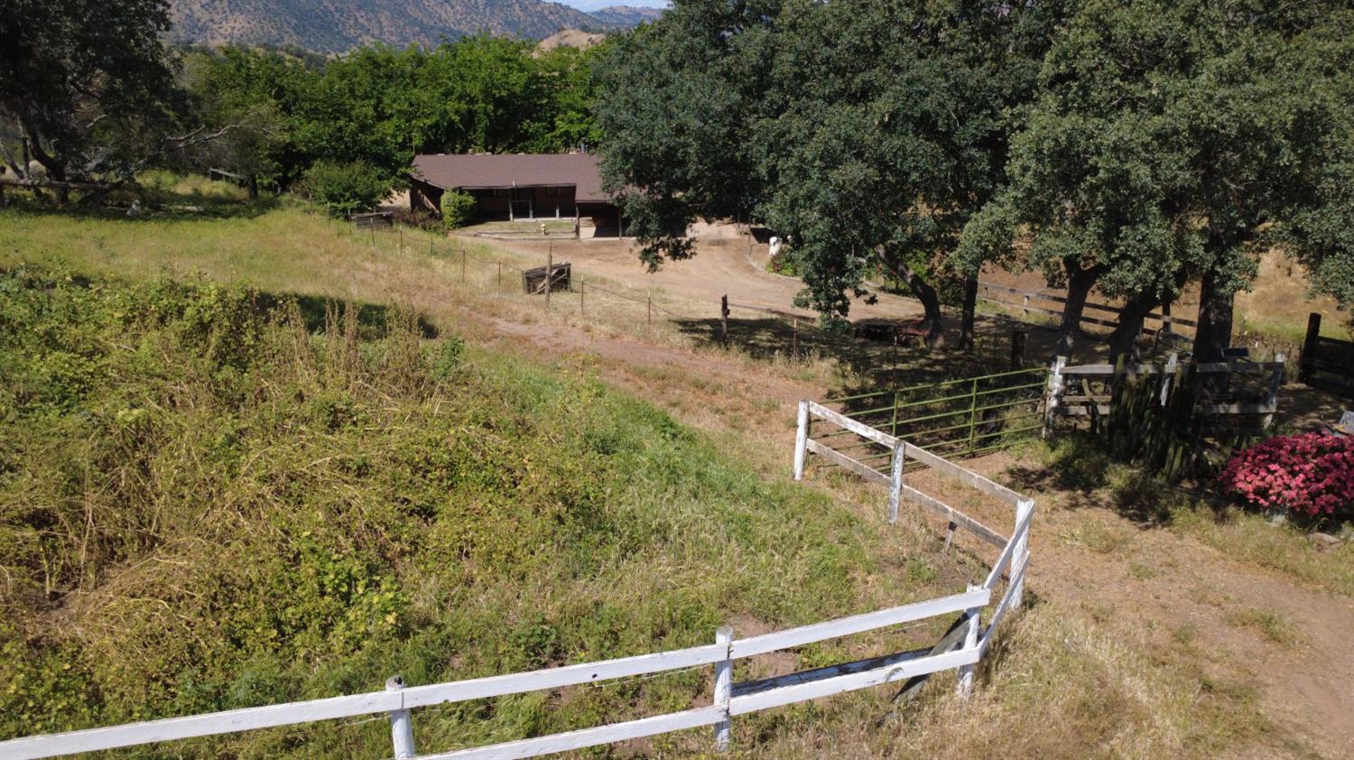 39569 Clover Ln, Yokuts Valley, CA 93675