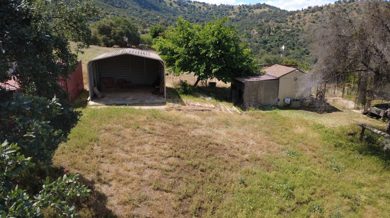 39569 Clover Ln, Yokuts Valley, CA 93675