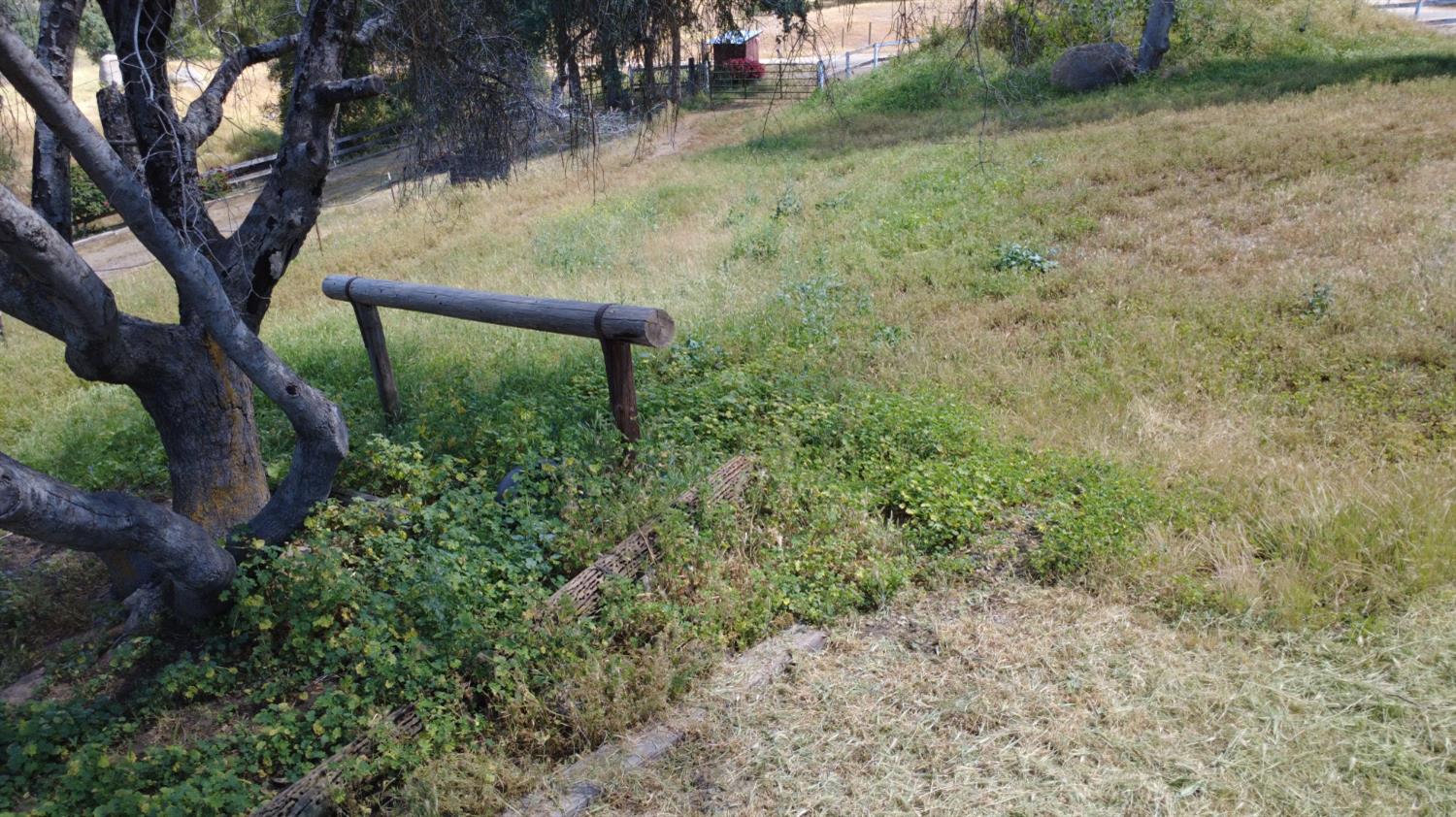 39569 Clover Ln, Yokuts Valley, CA 93675