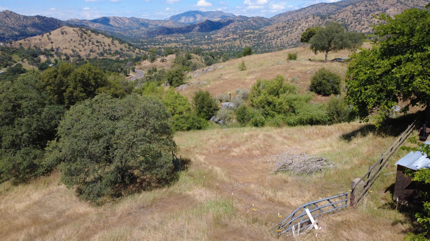 39569 Clover Ln, Yokuts Valley, CA 93675