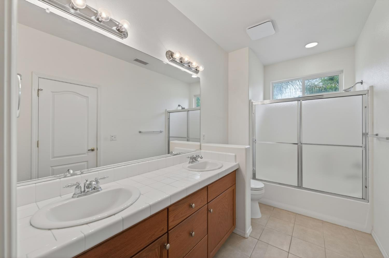 4113 W Cherry Tree Ln, Fresno, CA 93722