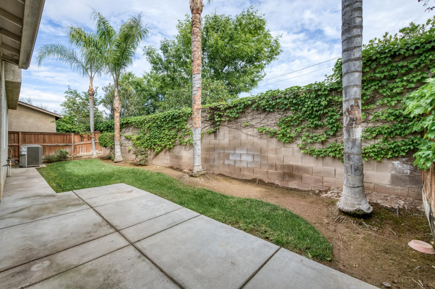 4113 W Cherry Tree Ln, Fresno, CA 93722