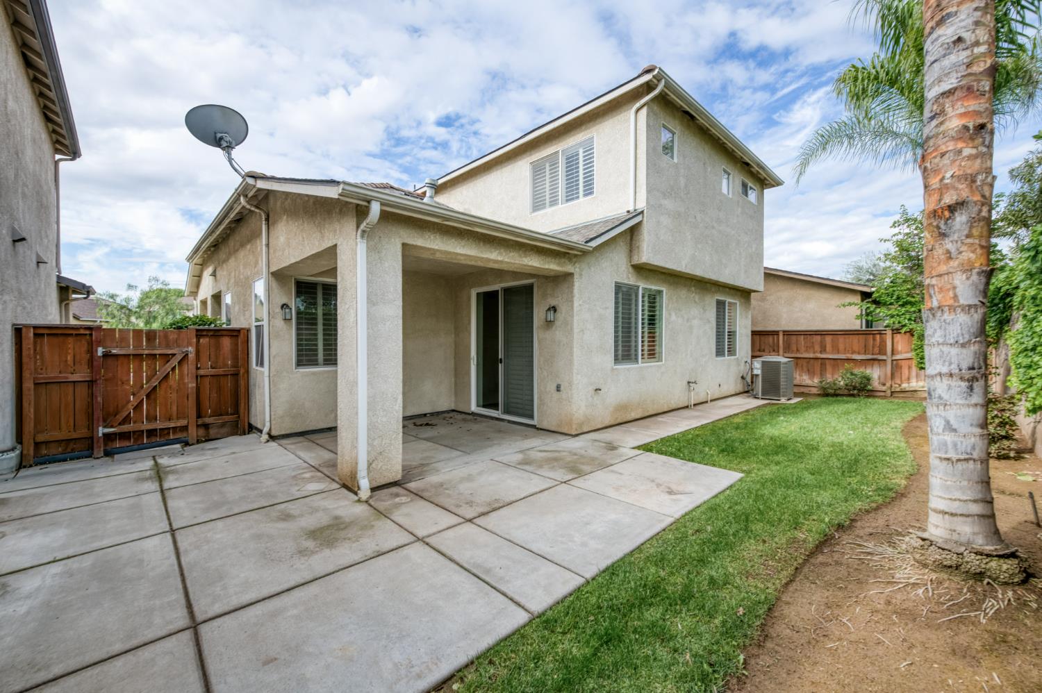 4113 W Cherry Tree Ln, Fresno, CA 93722