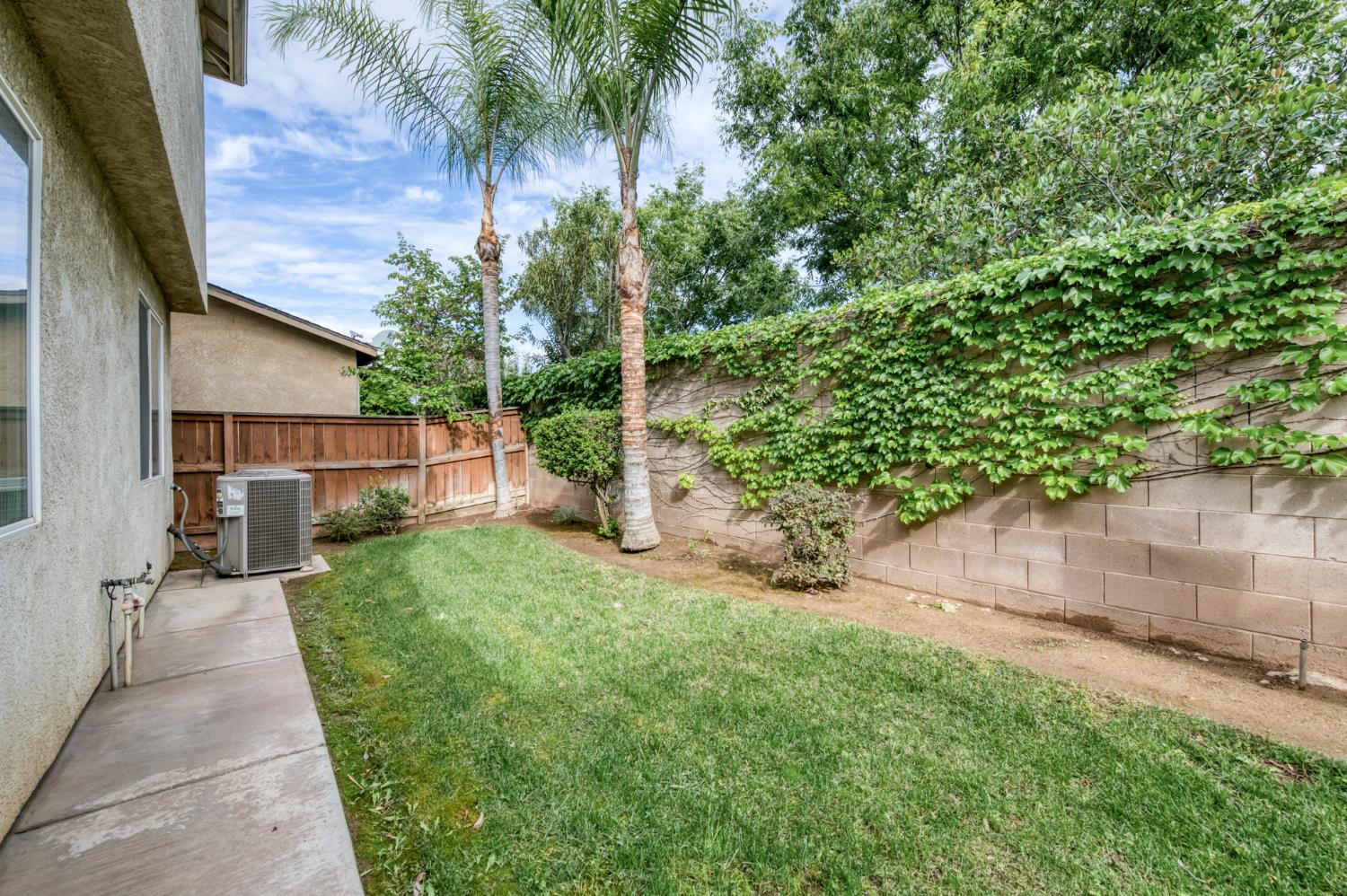 4113 W Cherry Tree Ln, Fresno, CA 93722