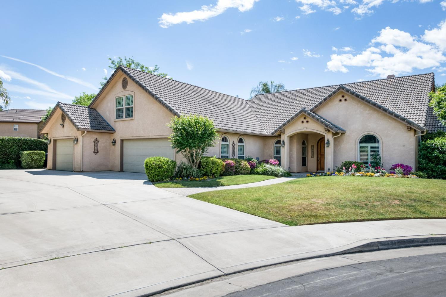 4907 Lakewood Ct, Visalia, CA 93291