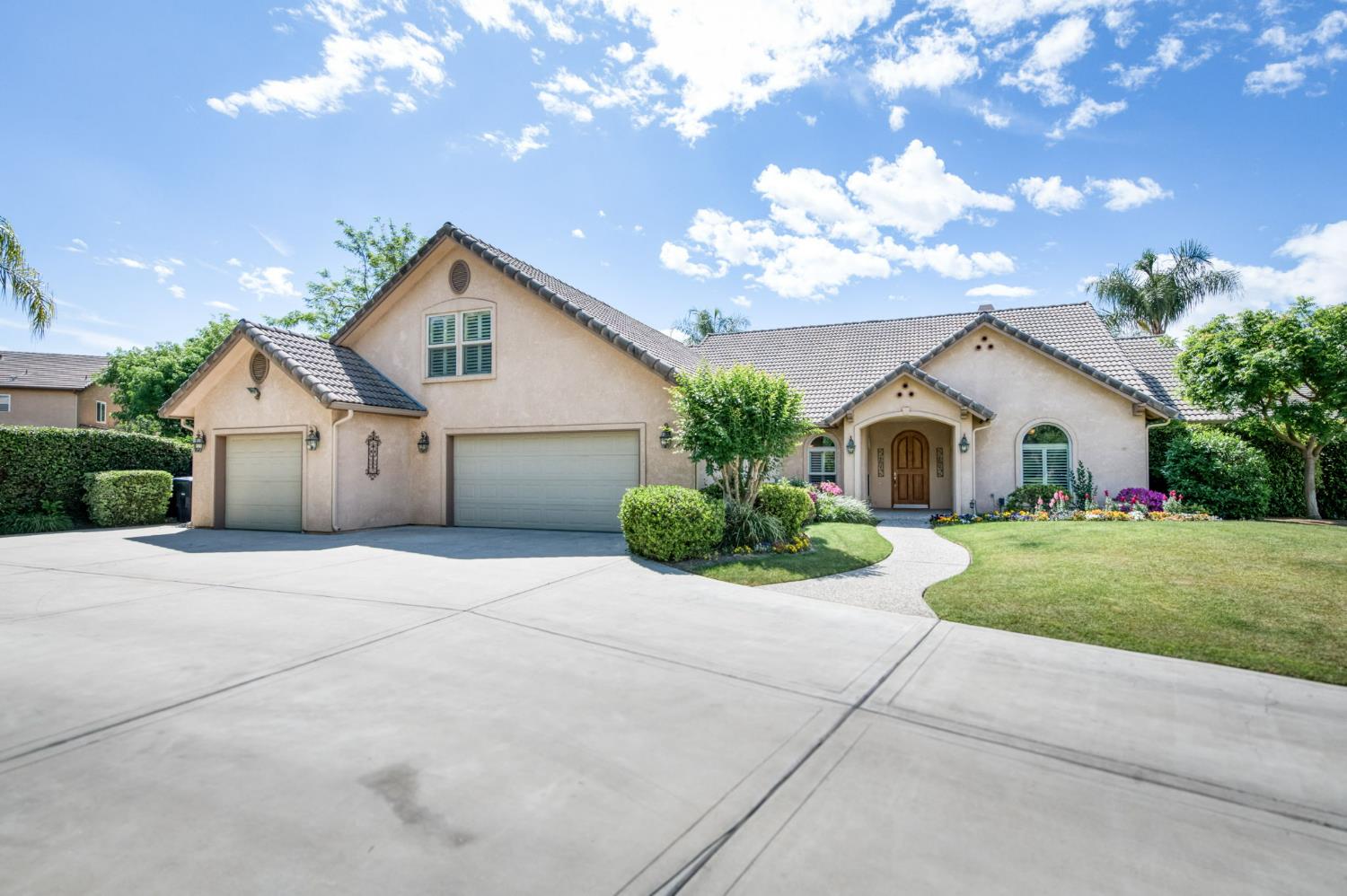 4907 Lakewood Ct, Visalia, CA 93291