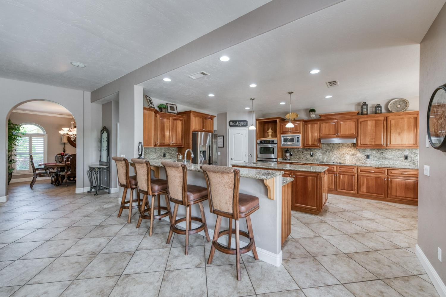 4907 Lakewood Ct, Visalia, CA 93291