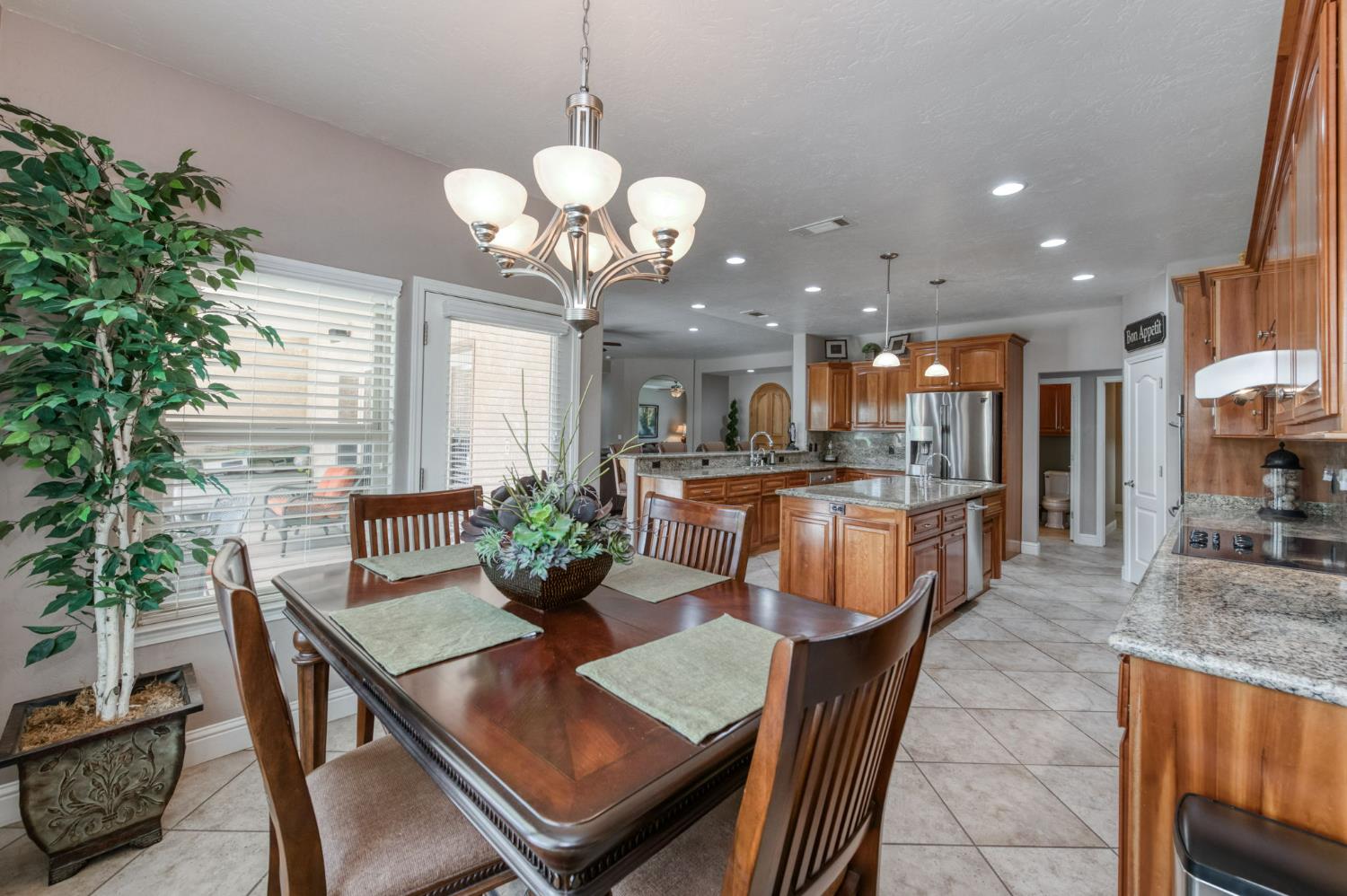 4907 Lakewood Ct, Visalia, CA 93291