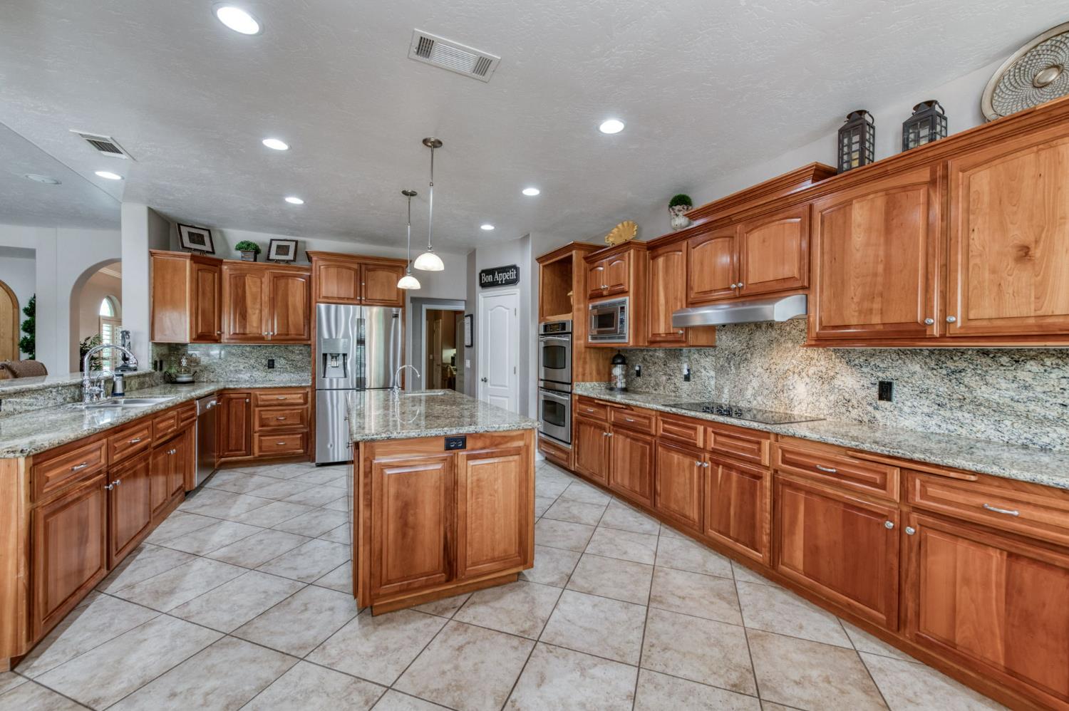 4907 Lakewood Ct, Visalia, CA 93291