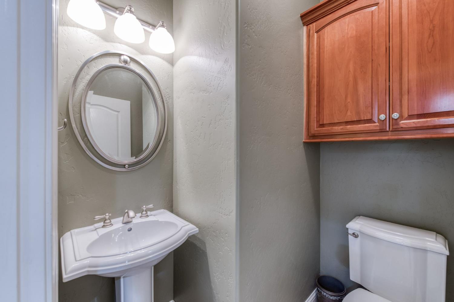 4907 Lakewood Ct, Visalia, CA 93291