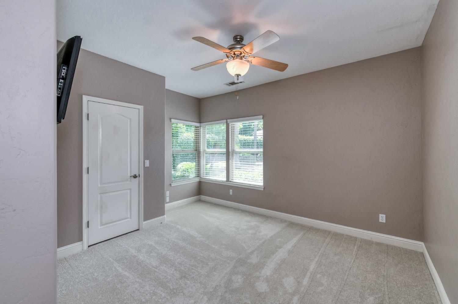 4907 Lakewood Ct, Visalia, CA 93291