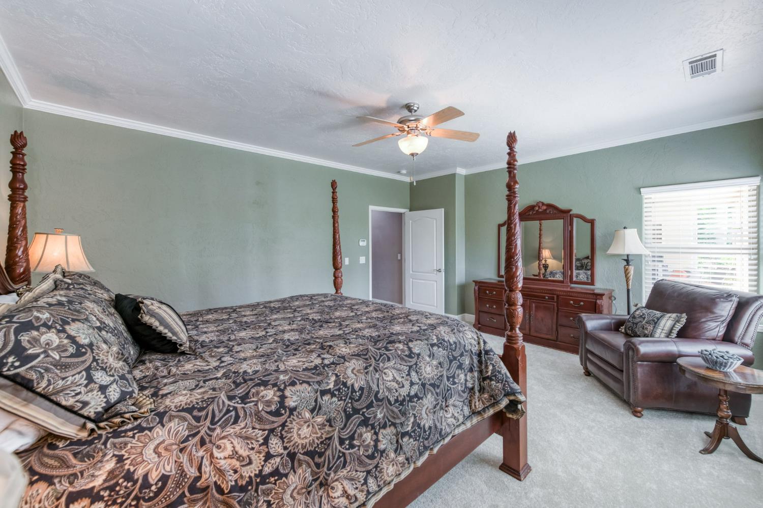 4907 Lakewood Ct, Visalia, CA 93291