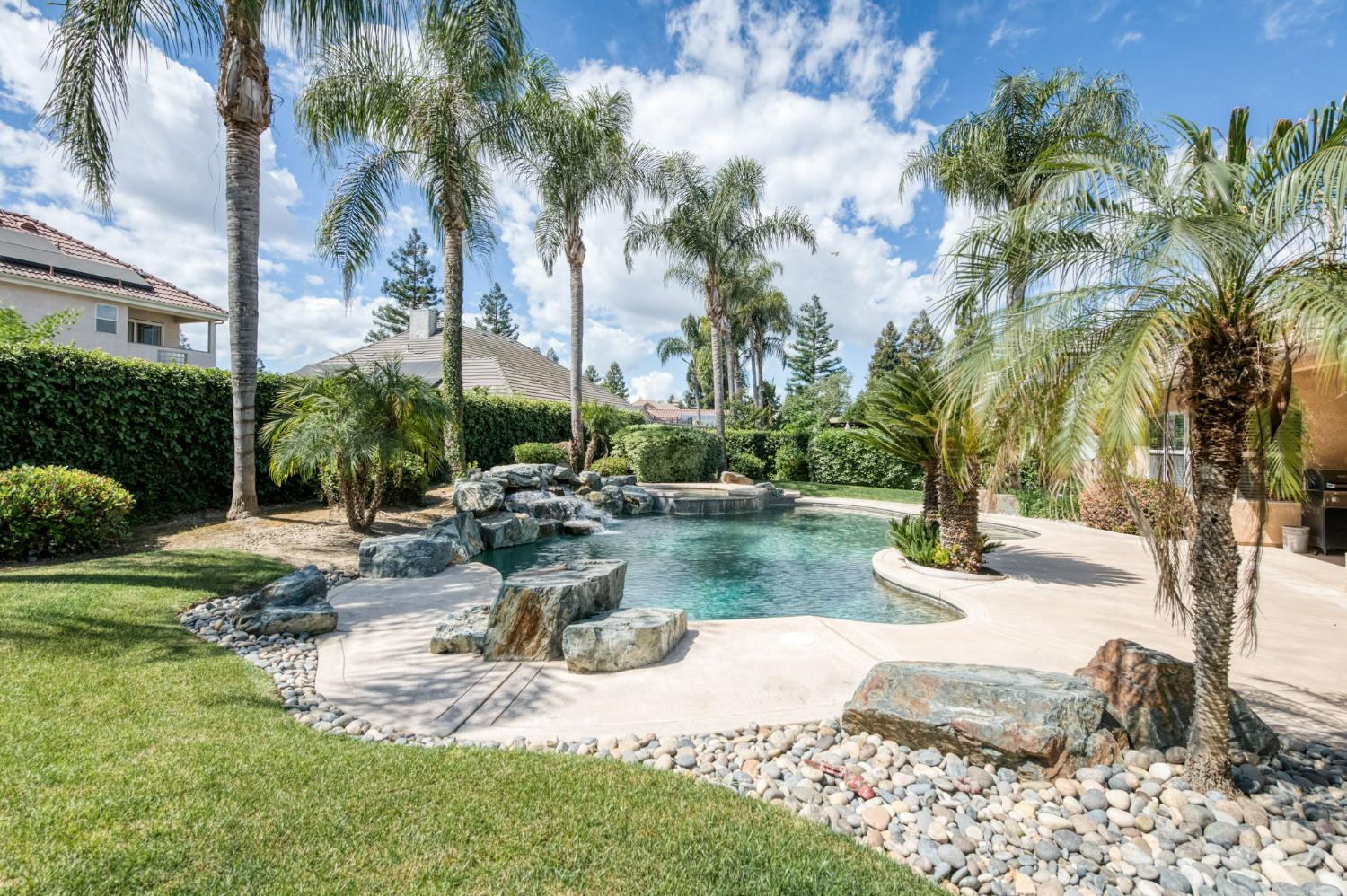 4907 Lakewood Ct, Visalia, CA 93291