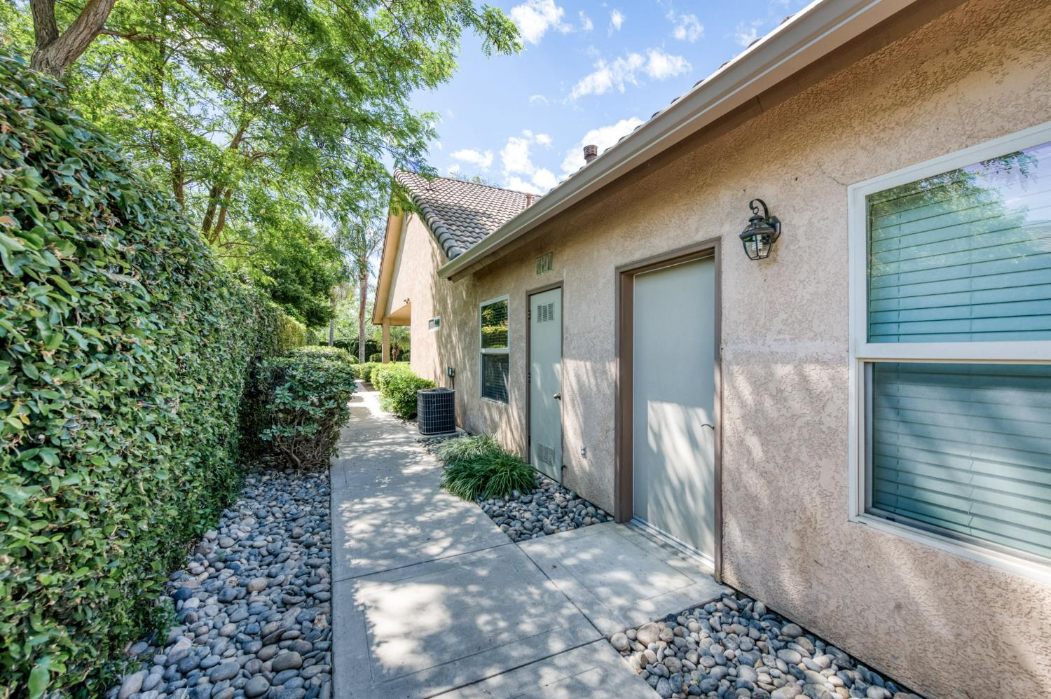 4907 Lakewood Ct, Visalia, CA 93291