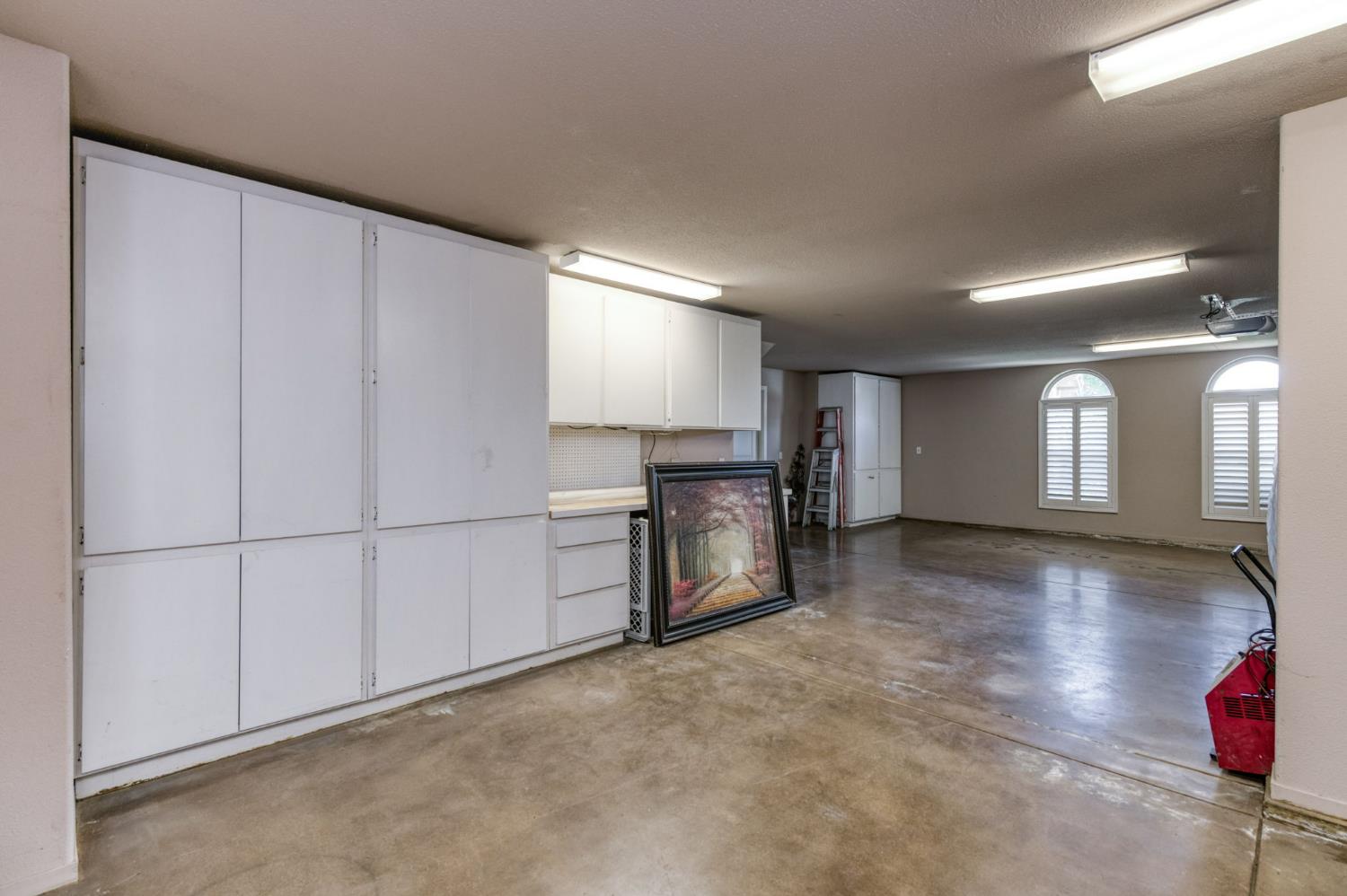 4907 Lakewood Ct, Visalia, CA 93291