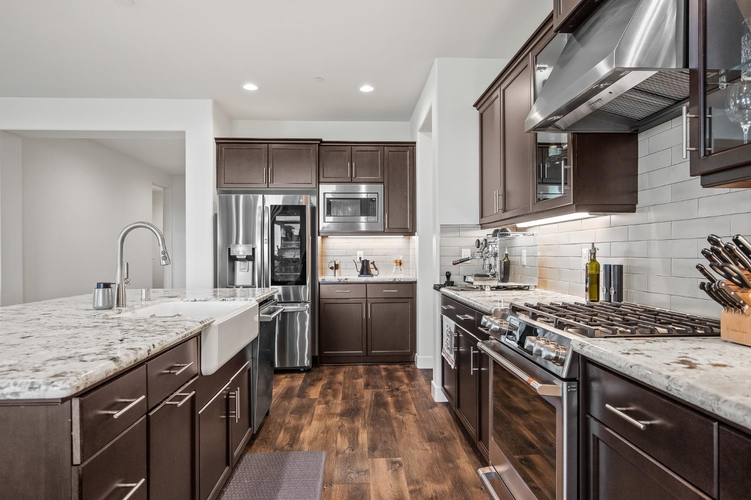 4530 Hillside Rd, Madera, CA 93636