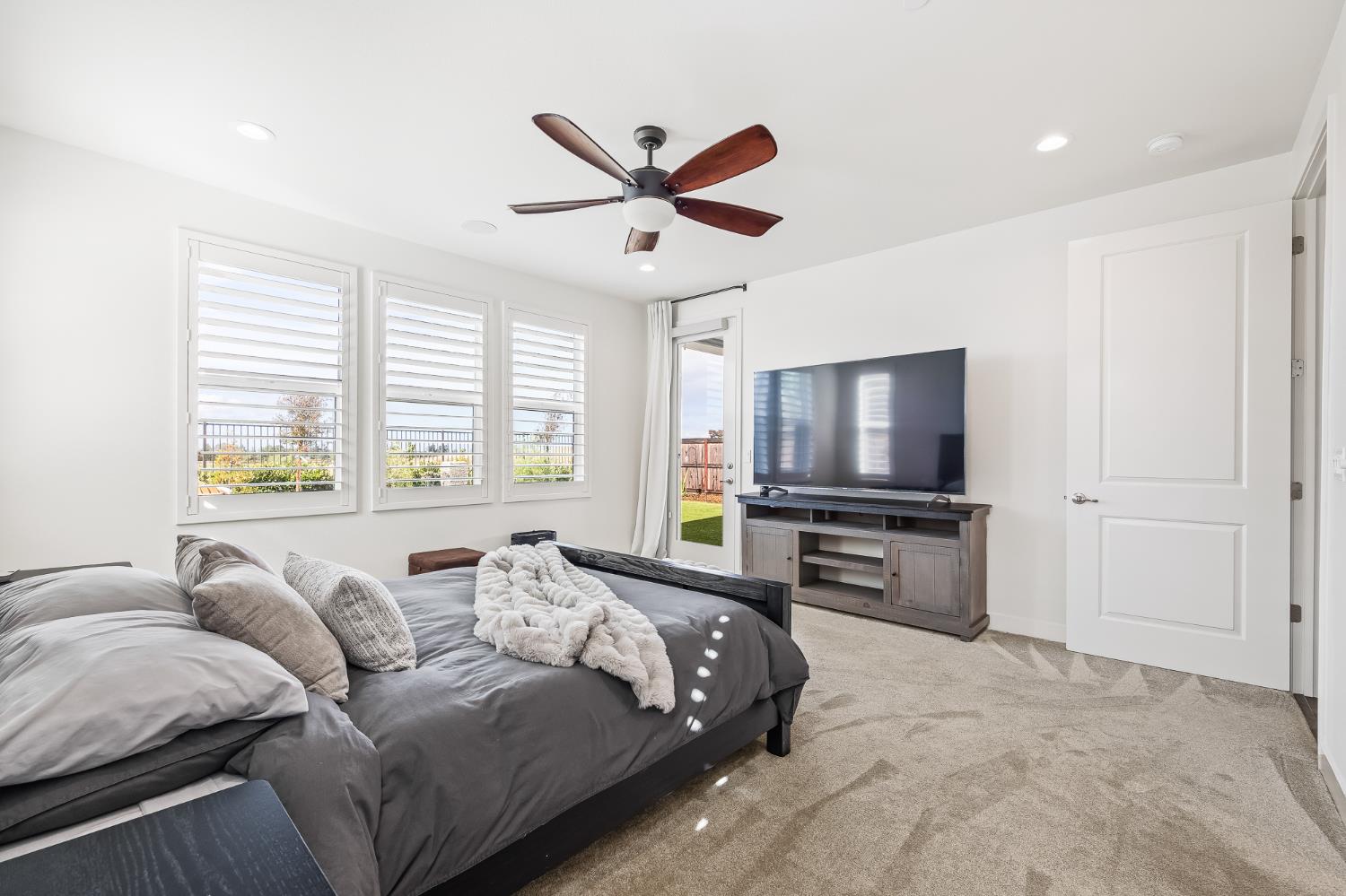 4530 Hillside Rd, Madera, CA 93636
