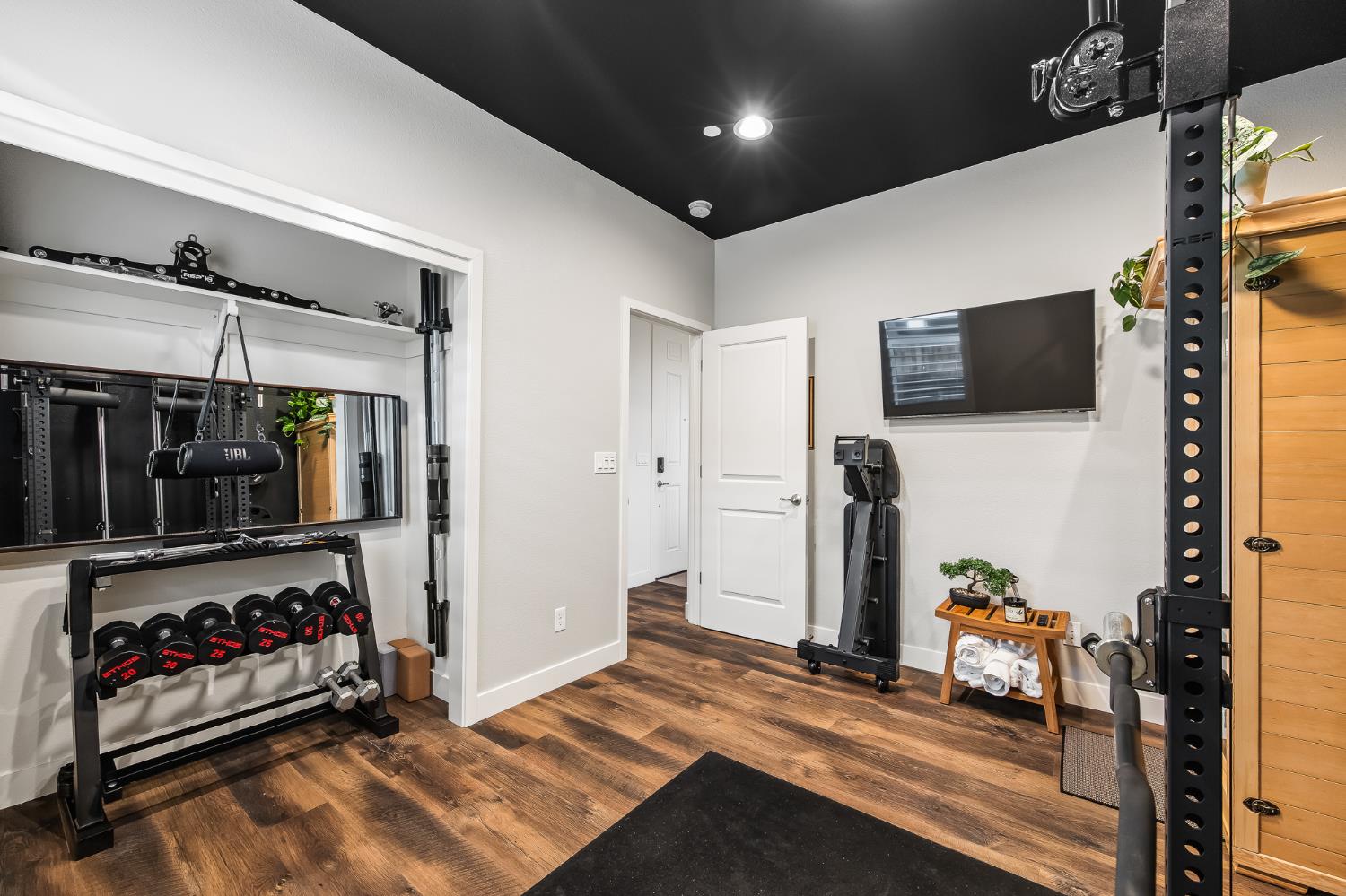 4530 Hillside Rd, Madera, CA 93636