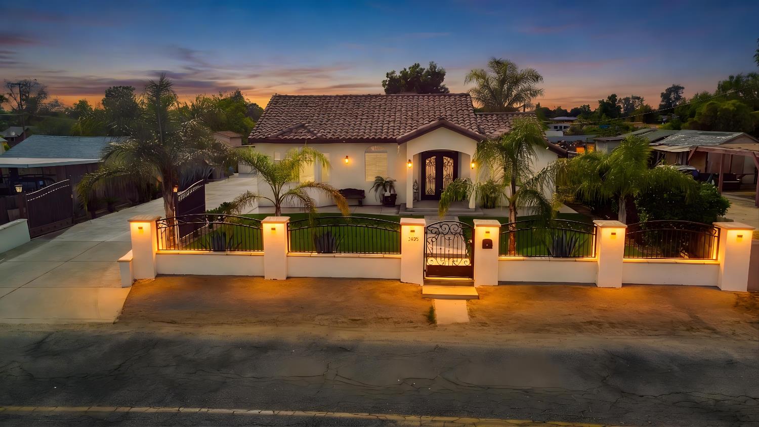 1435 N Valentine Ave, Fresno, CA 93722