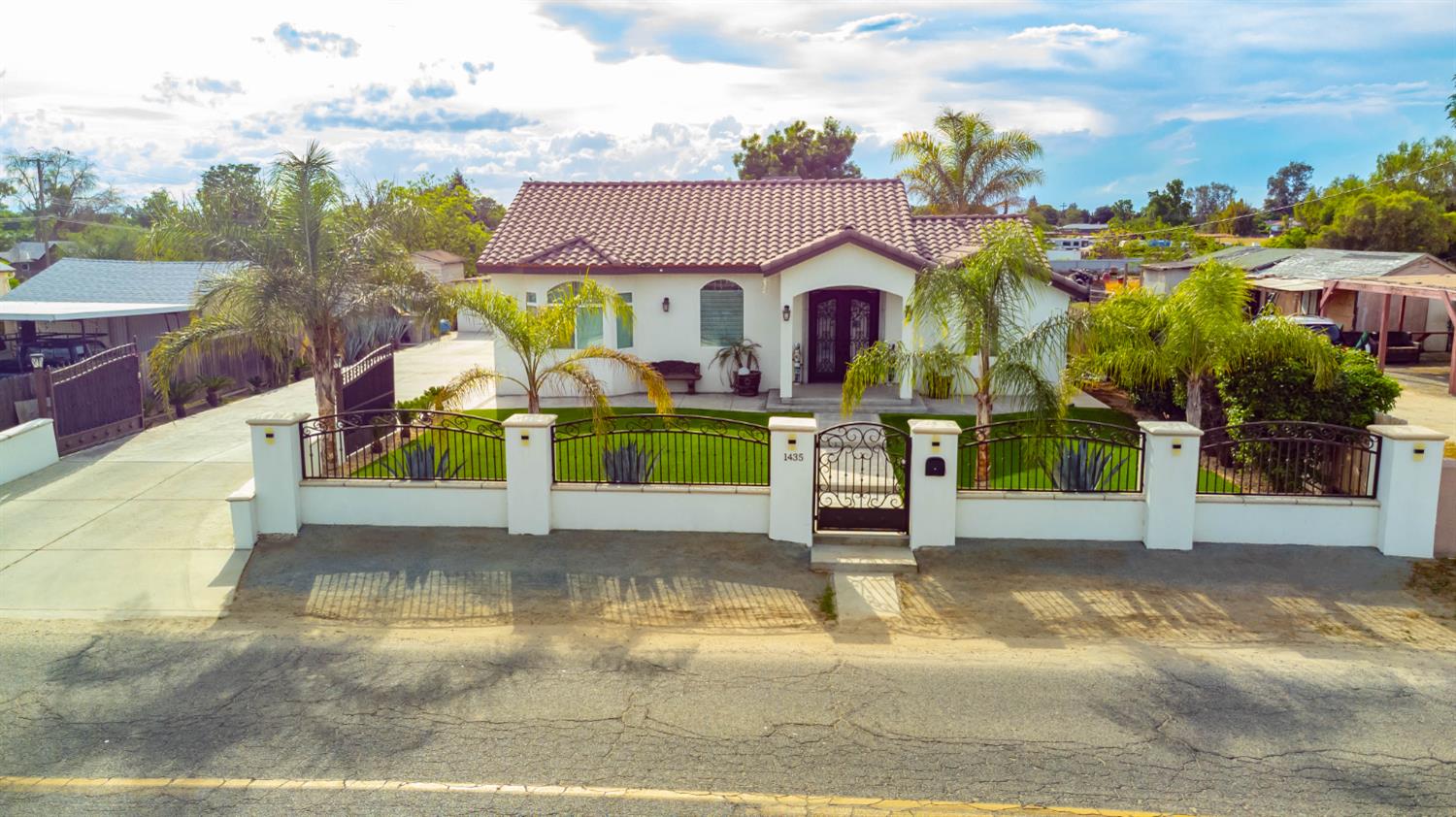 1435 N Valentine Ave, Fresno, CA 93722