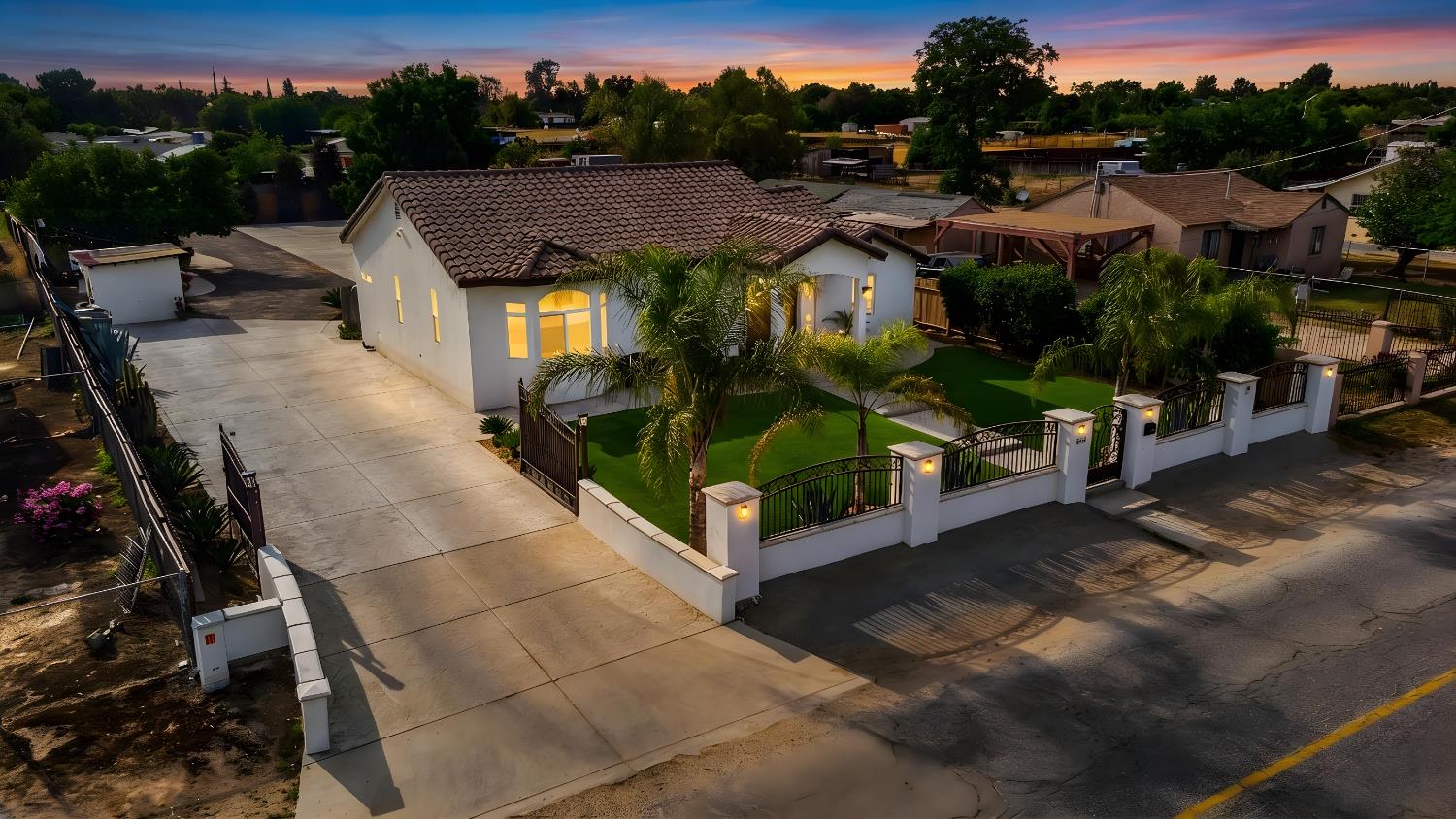 1435 N Valentine Ave, Fresno, CA 93722