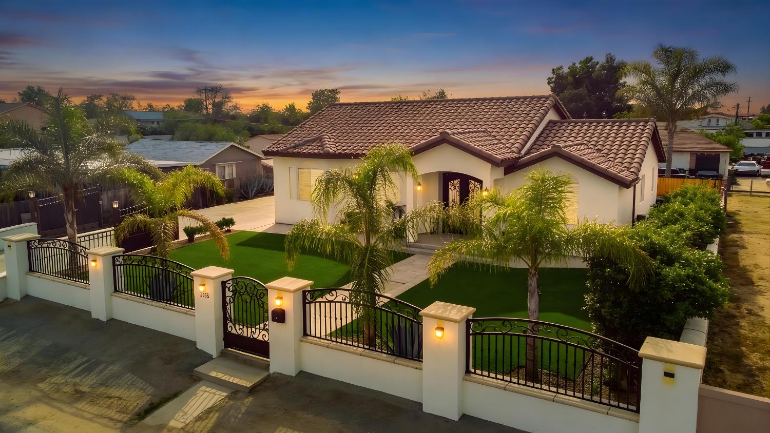 1435 N Valentine Ave, Fresno, CA 93722