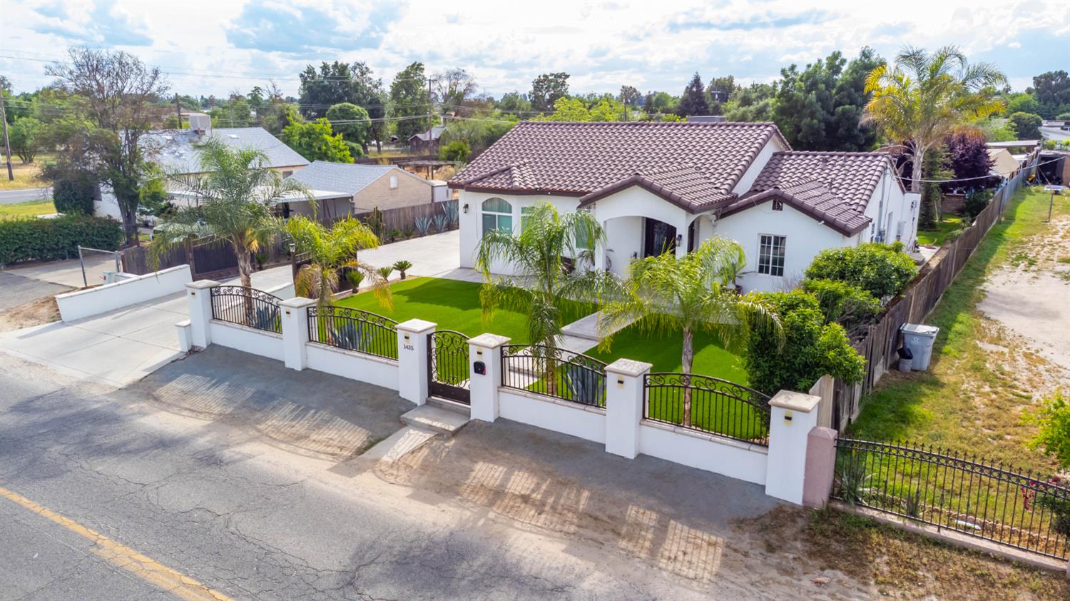 1435 N Valentine Ave, Fresno, CA 93722