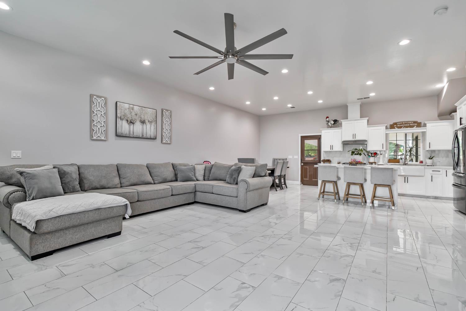 1435 N Valentine Ave, Fresno, CA 93722