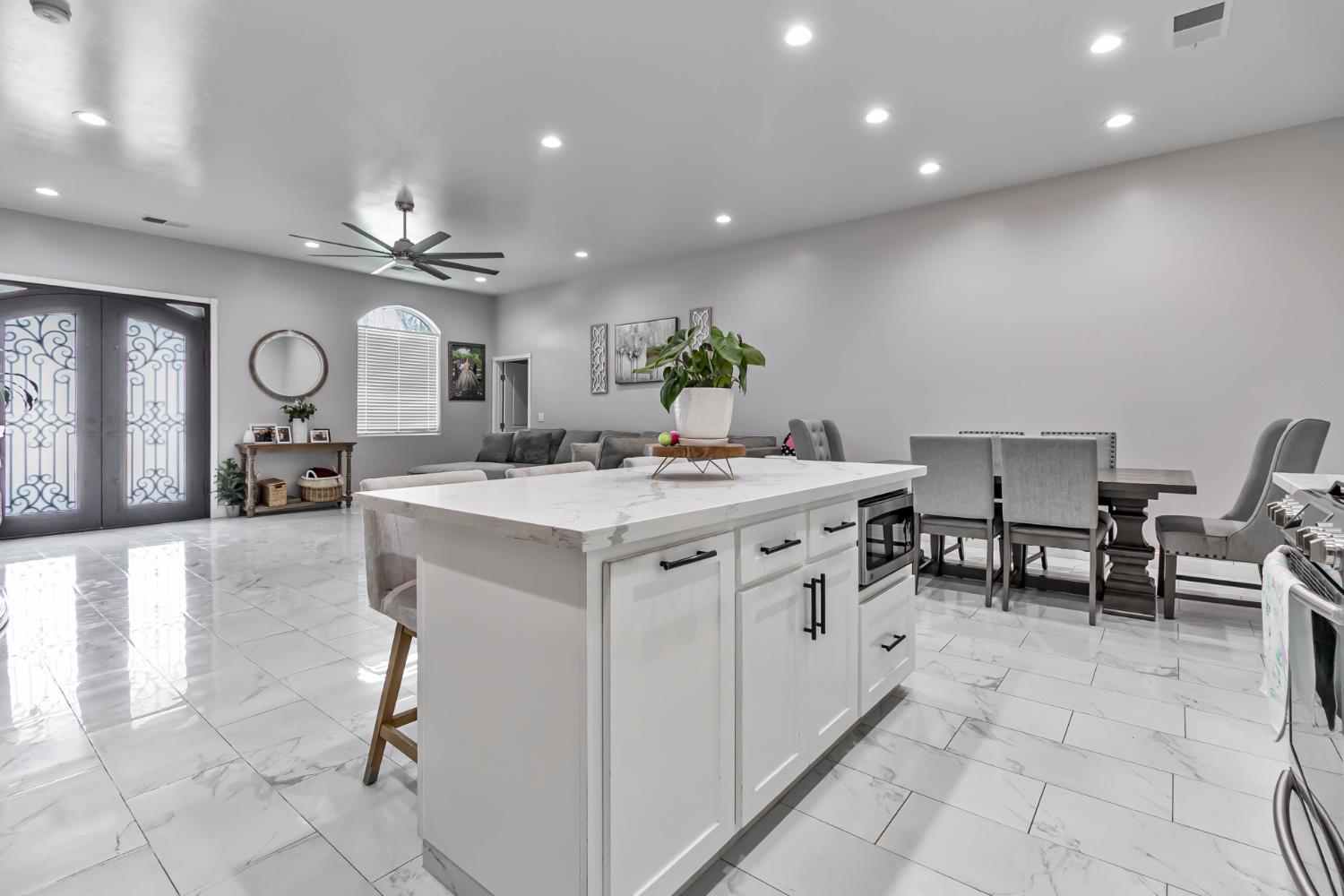 1435 N Valentine Ave, Fresno, CA 93722