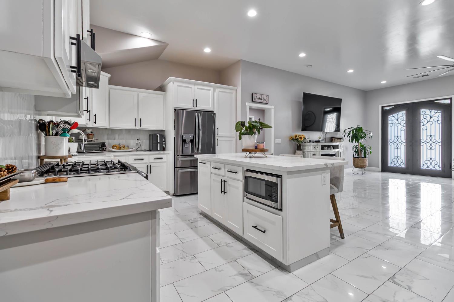 1435 N Valentine Ave, Fresno, CA 93722