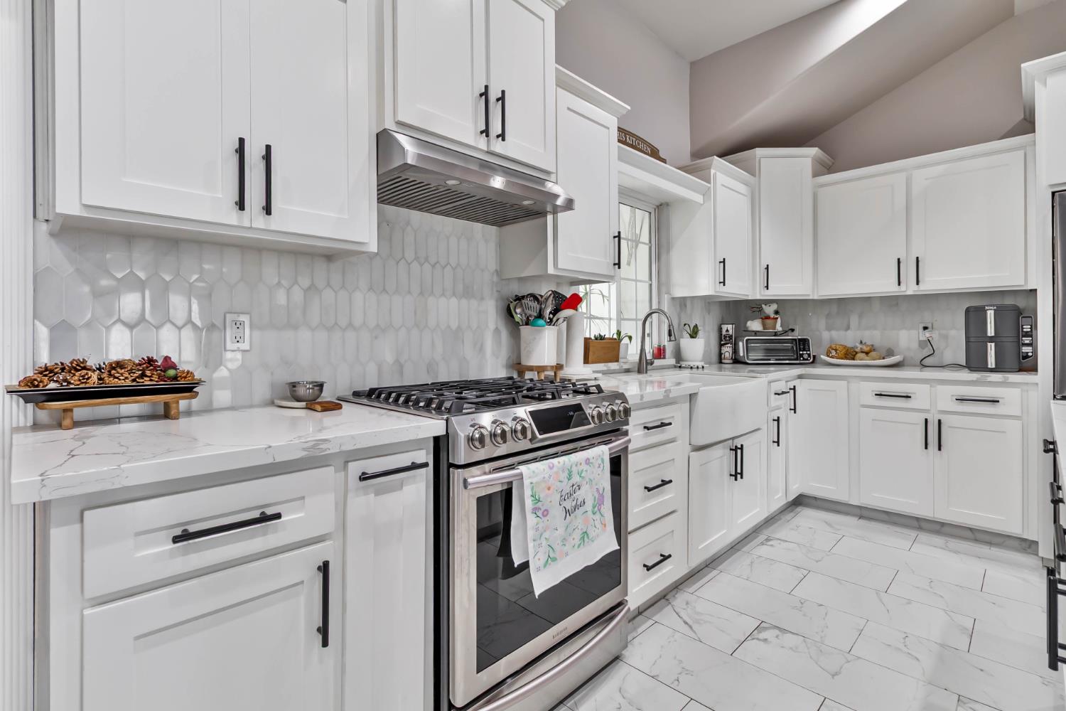 1435 N Valentine Ave, Fresno, CA 93722