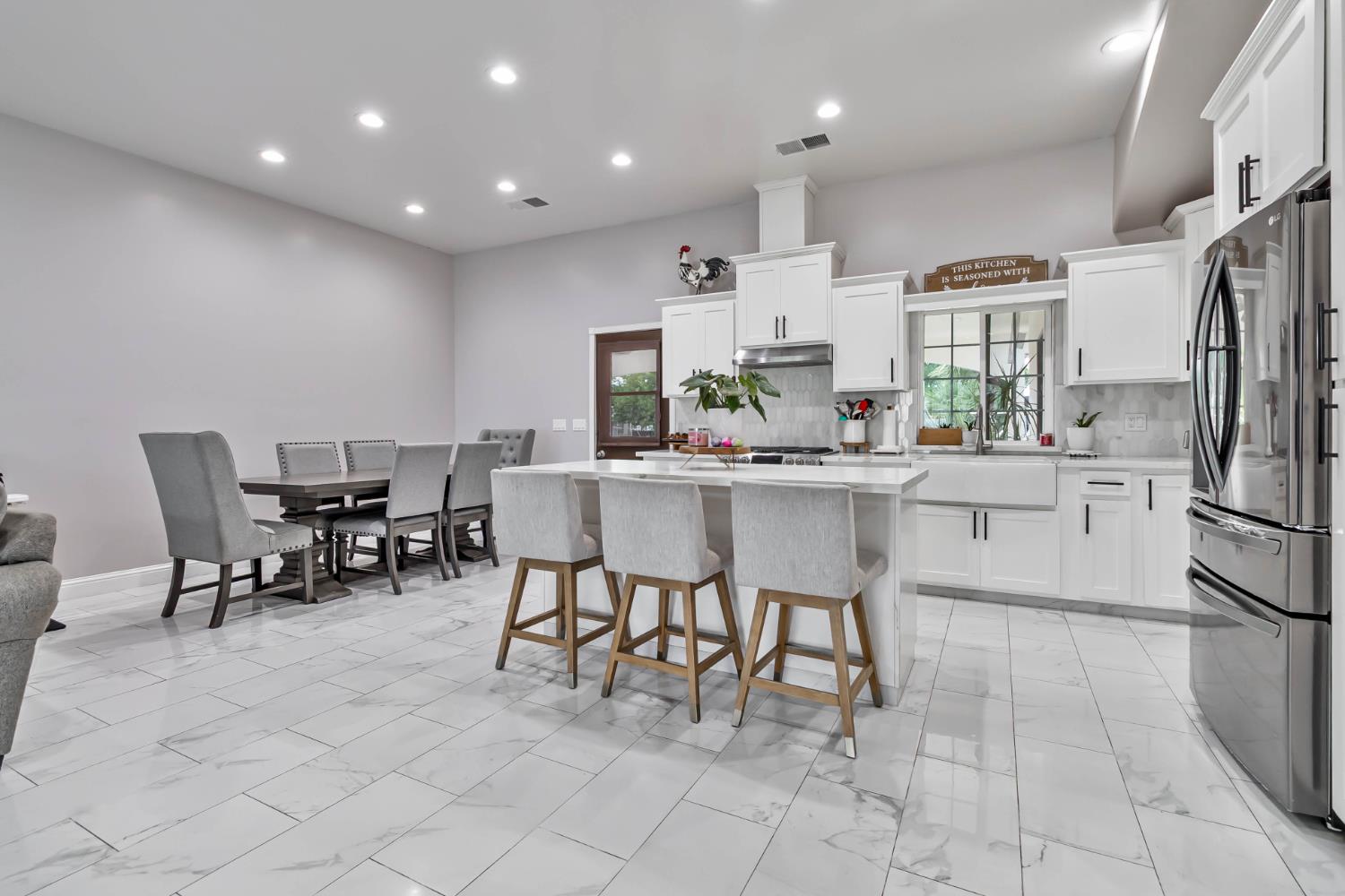 1435 N Valentine Ave, Fresno, CA 93722