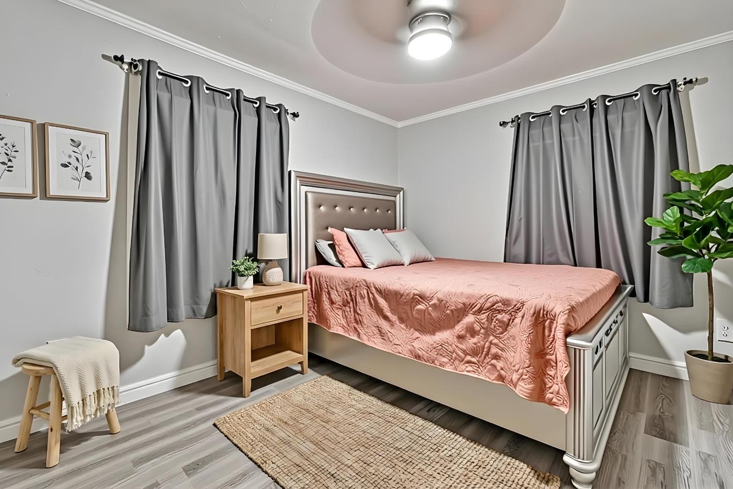 1435 N Valentine Ave, Fresno, CA 93722