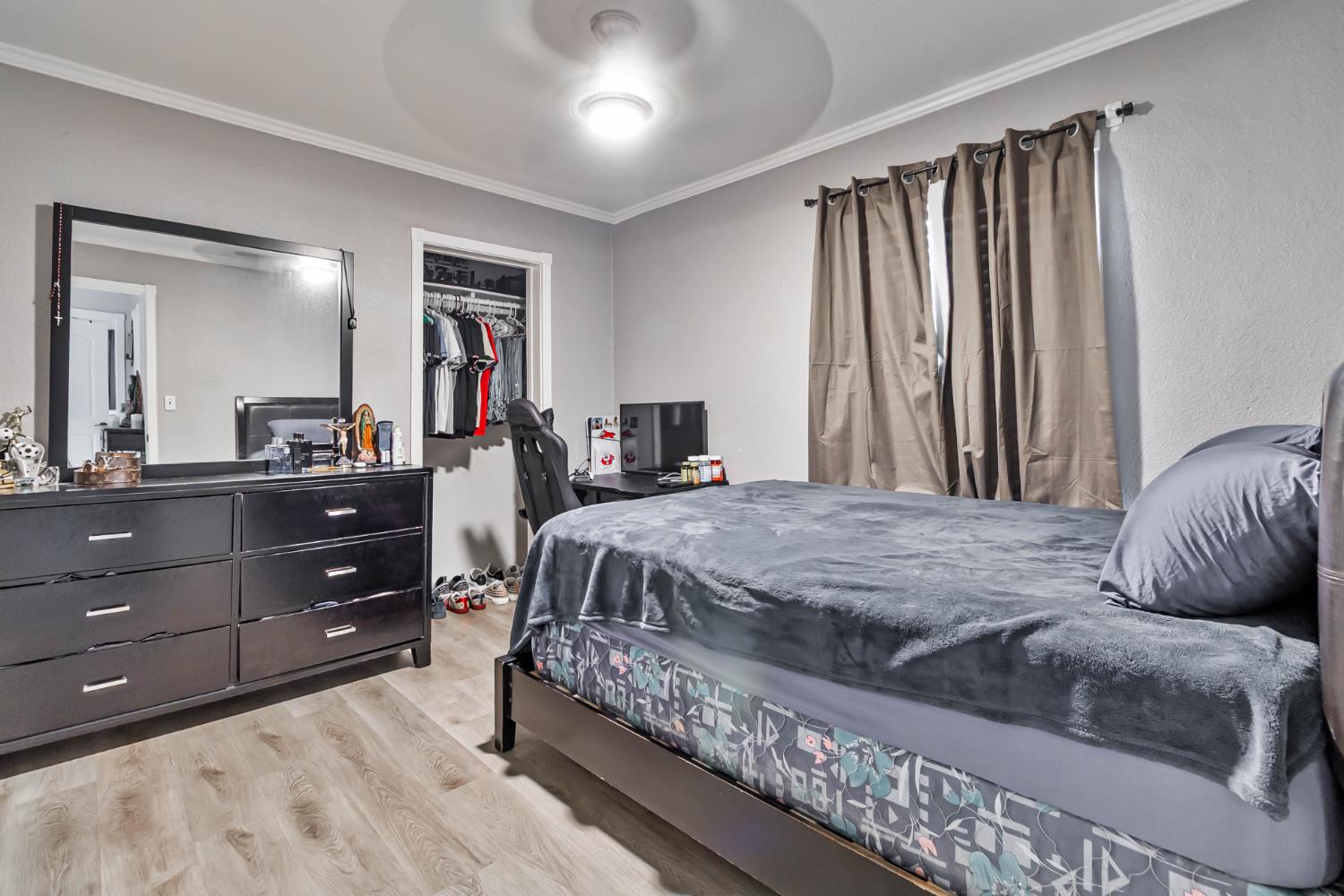 1435 N Valentine Ave, Fresno, CA 93722