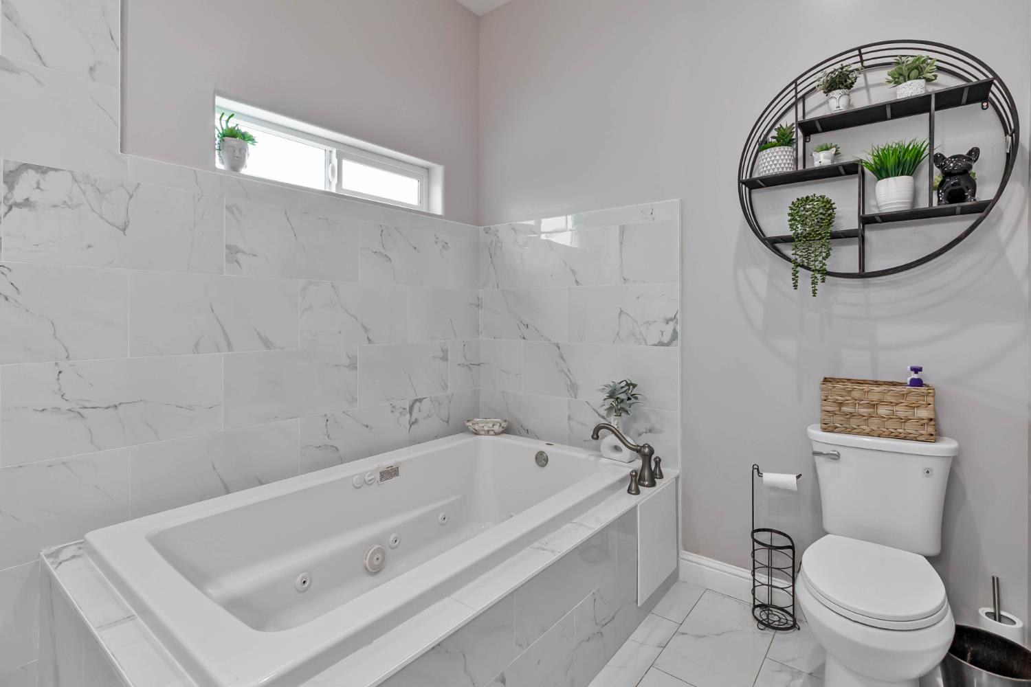 1435 N Valentine Ave, Fresno, CA 93722