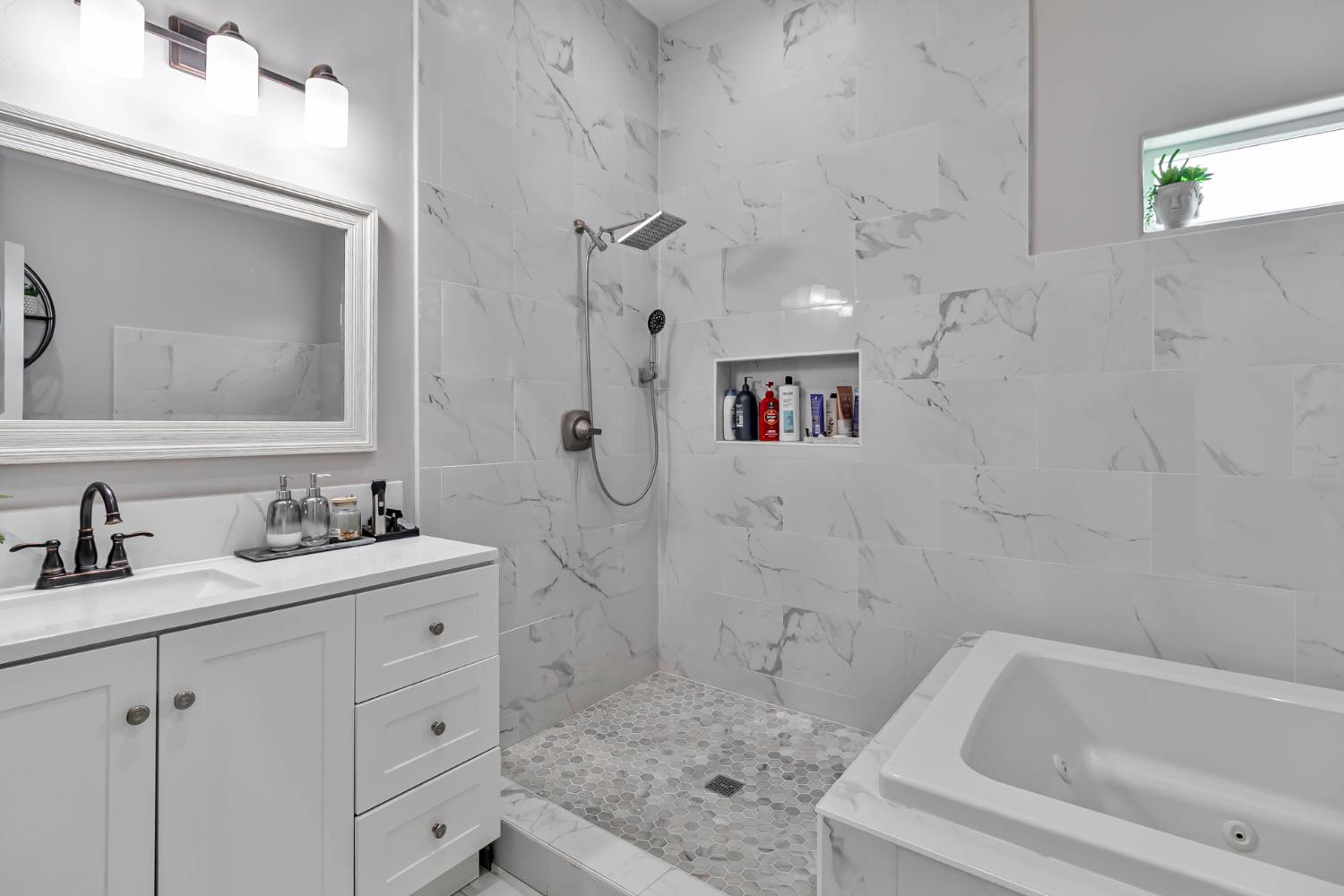 1435 N Valentine Ave, Fresno, CA 93722