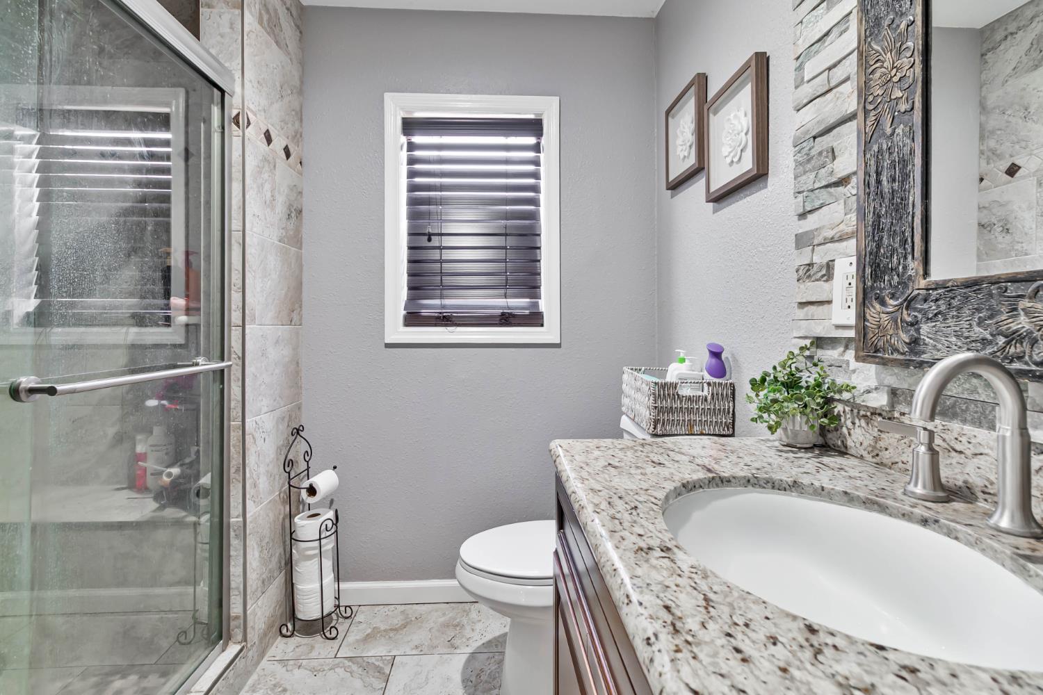 1435 N Valentine Ave, Fresno, CA 93722