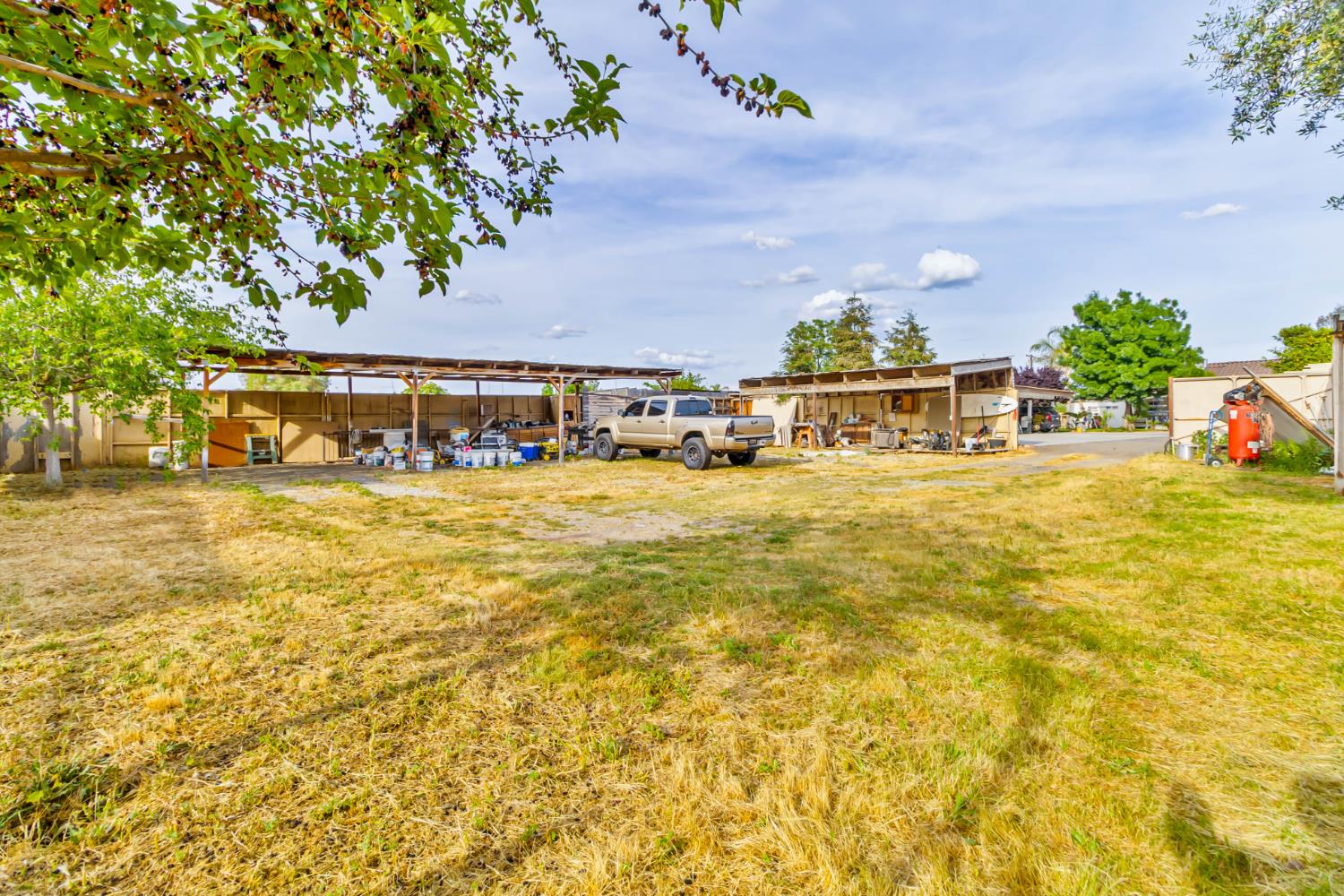 1435 N Valentine Ave, Fresno, CA 93722