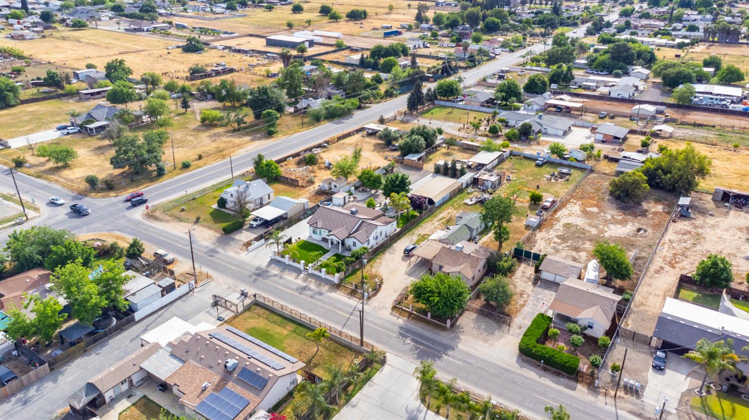 1435 N Valentine Ave, Fresno, CA 93722