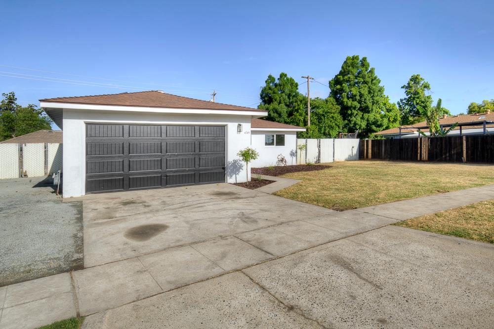 4745 N 5Th St, Fresno, CA 93726